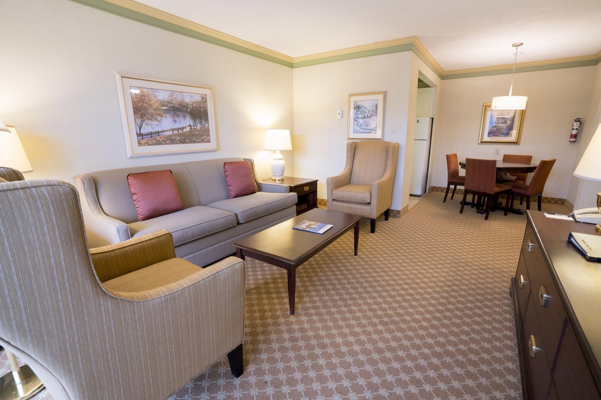 Royal Scot Hotel & Suites Виктория Екстериор снимка