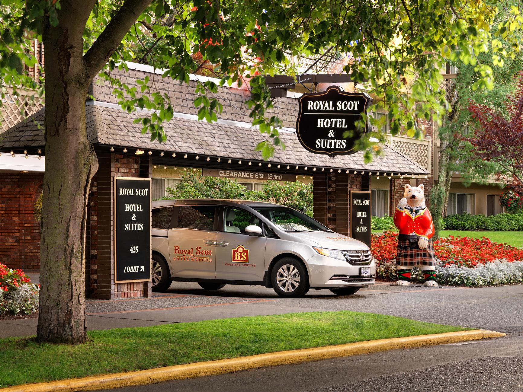 Royal Scot Hotel & Suites Виктория Екстериор снимка
