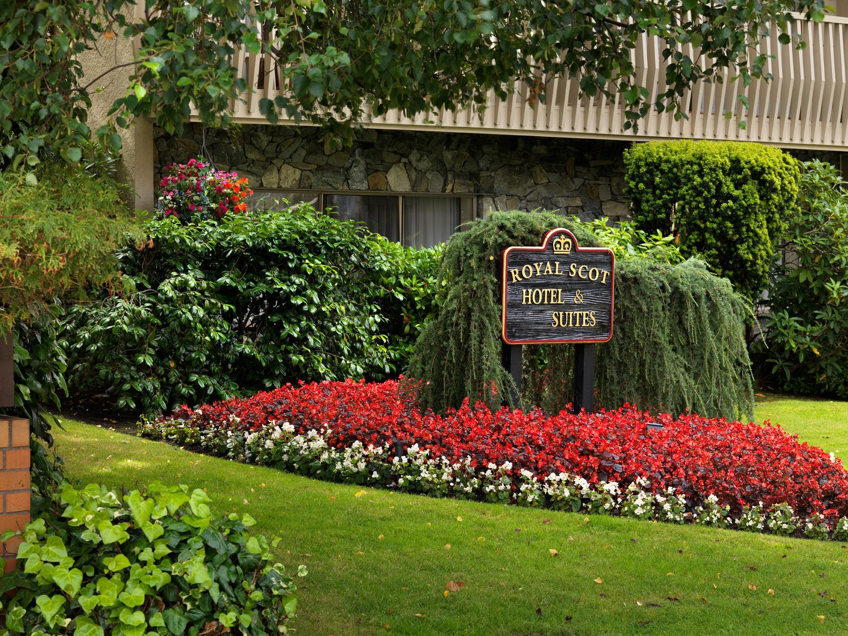 Royal Scot Hotel & Suites Виктория Екстериор снимка