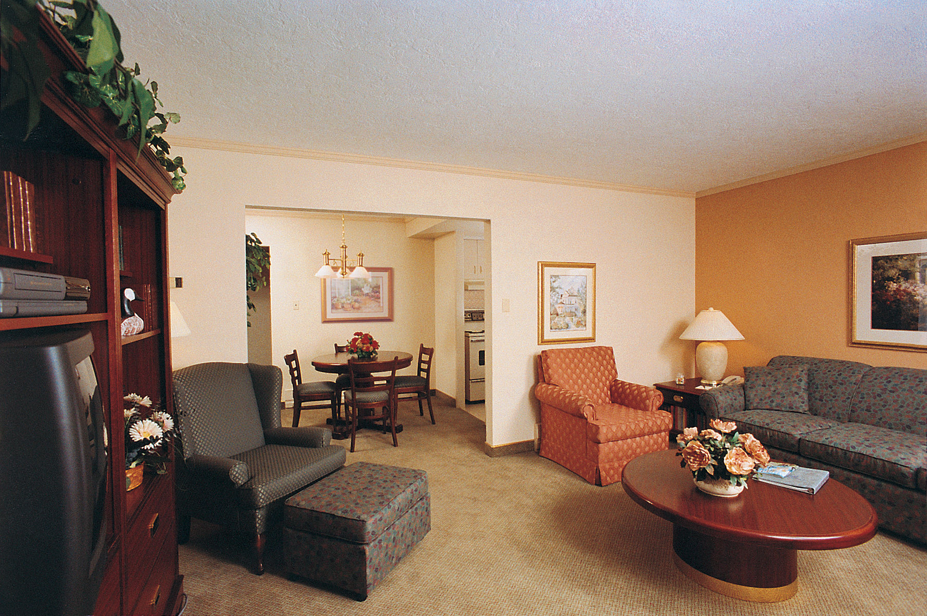 Royal Scot Hotel & Suites Виктория Екстериор снимка