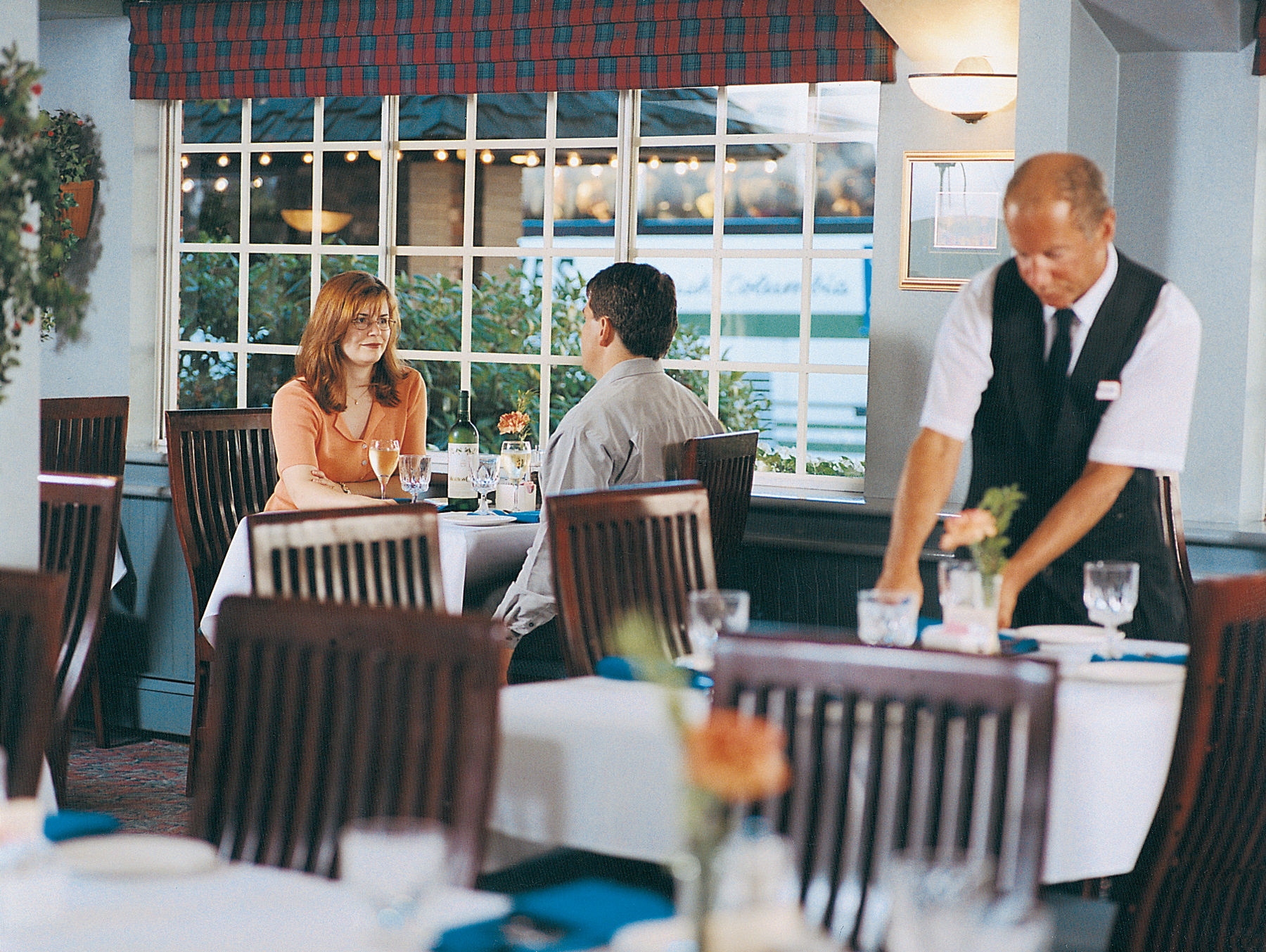 Royal Scot Hotel & Suites Виктория Екстериор снимка