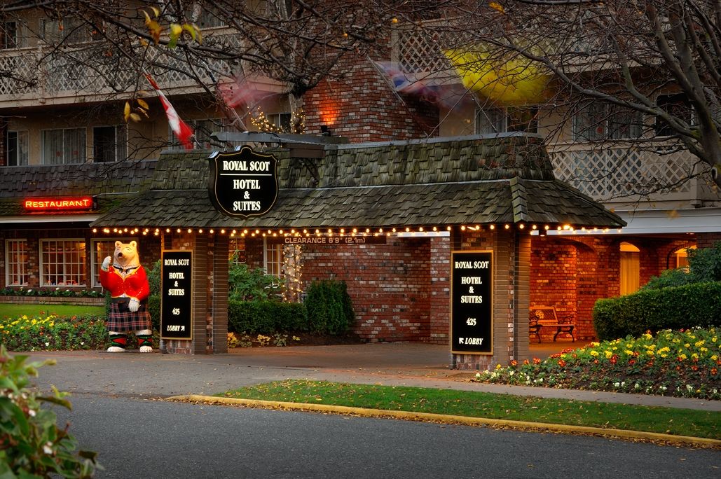 Royal Scot Hotel & Suites Виктория Екстериор снимка