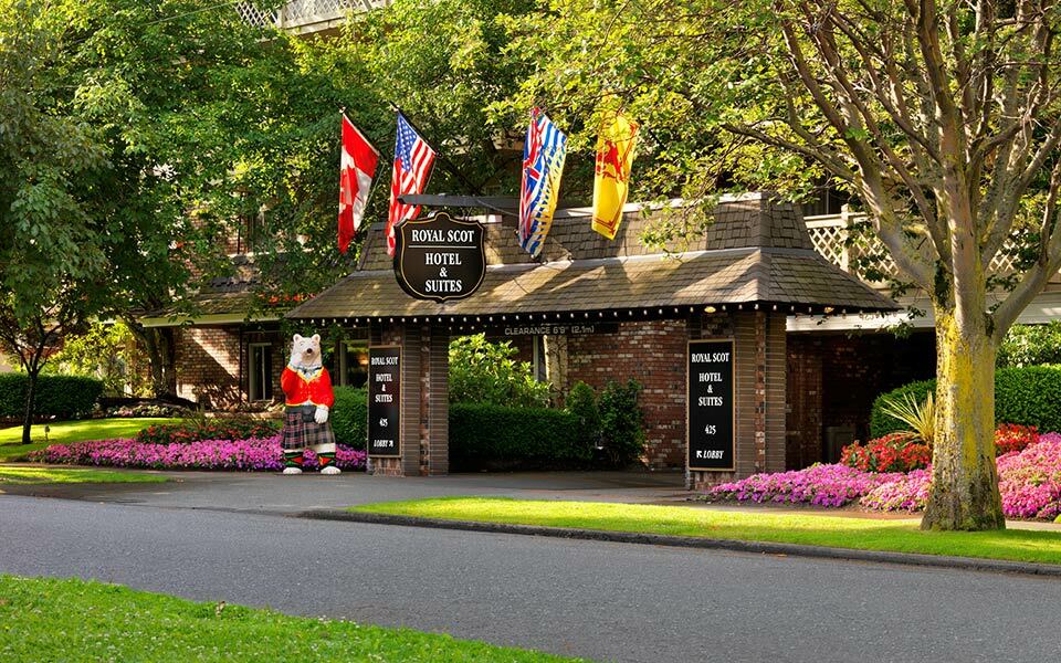 Royal Scot Hotel & Suites Виктория Екстериор снимка